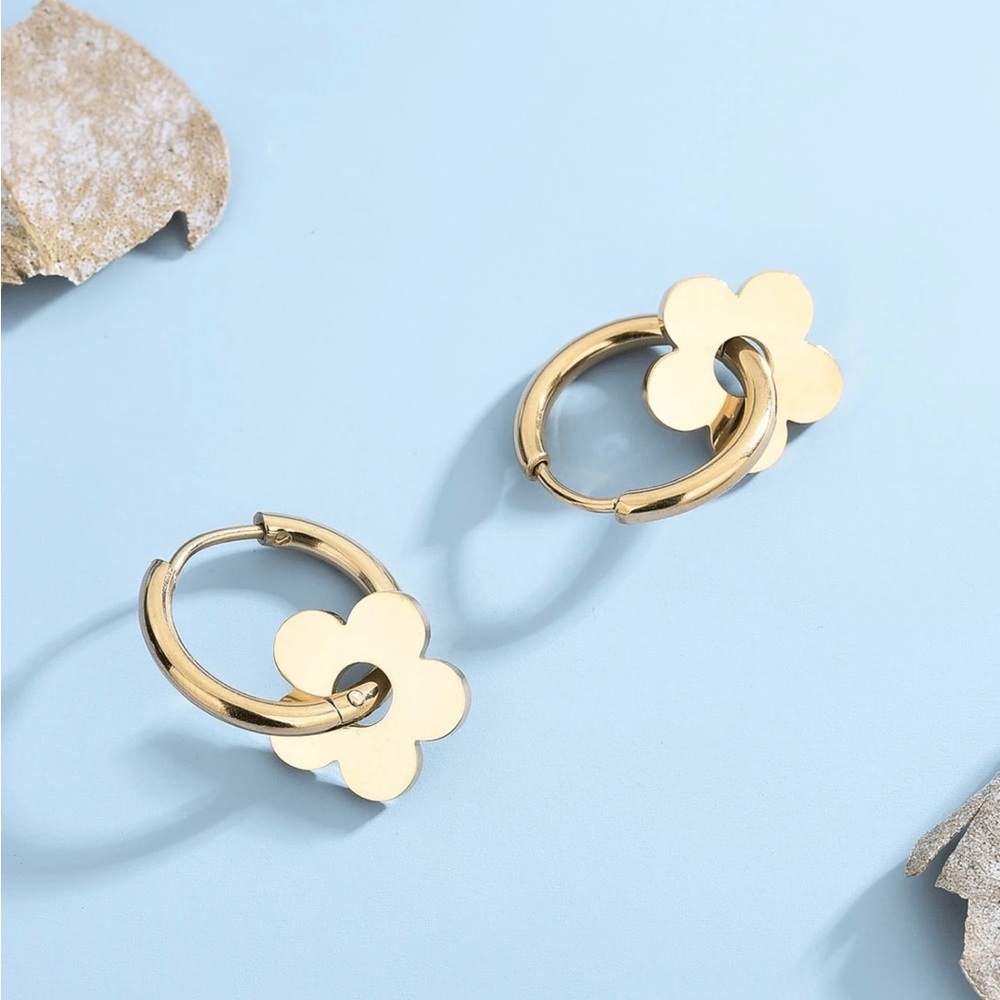 Floral darling earrings
